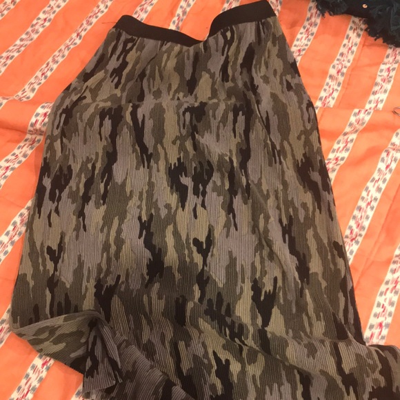 Wild fable camo skirt❤️ - Picture 2 of 2